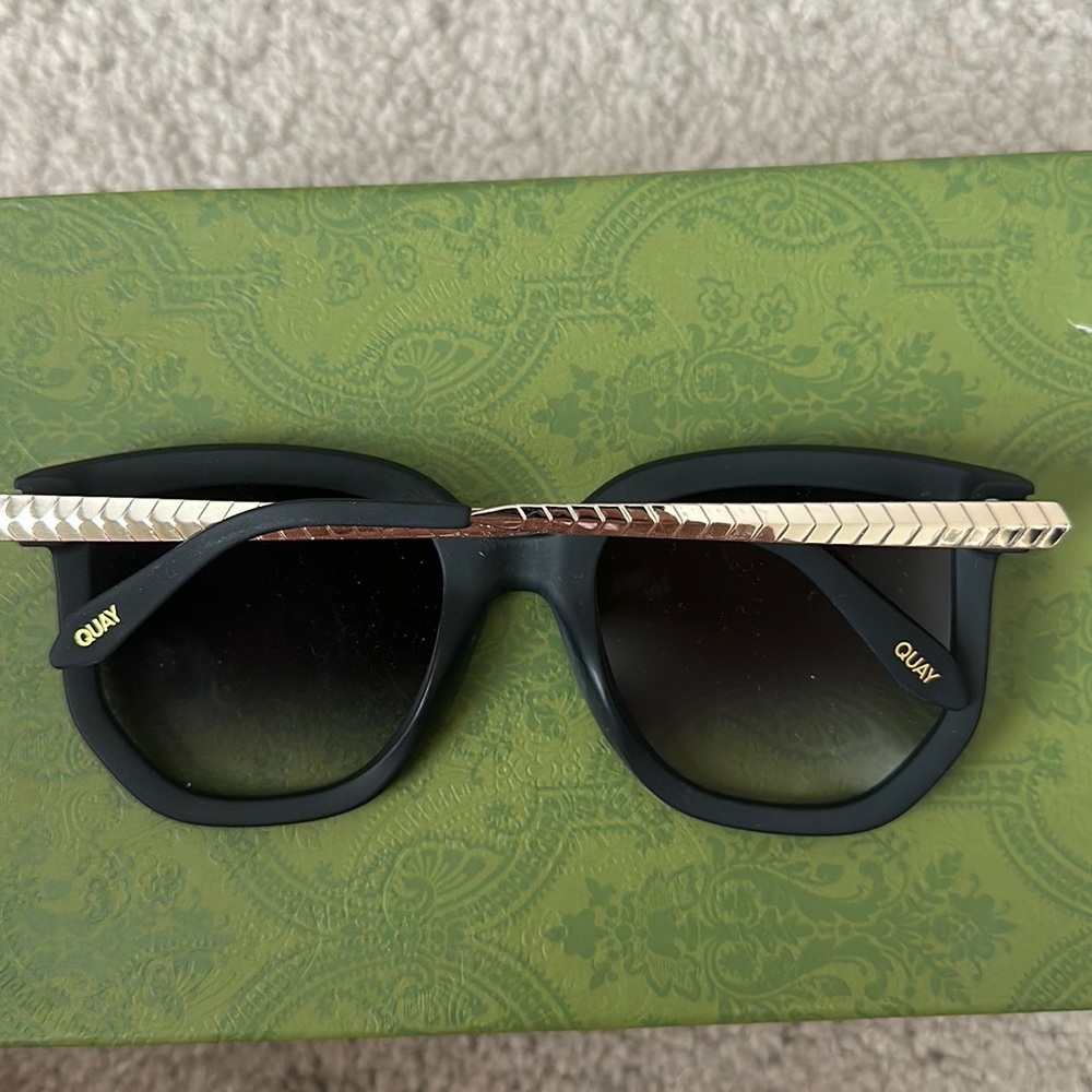 Quay coffee run sunnies